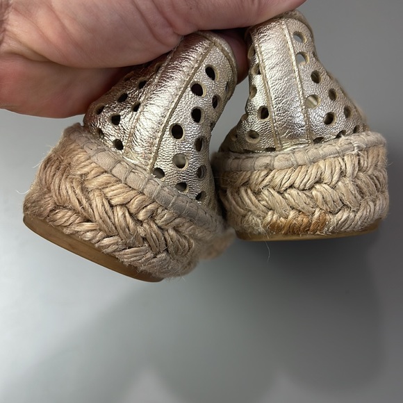 LOEFFLER RANDAL GOLD PERFORATED ESPADRILLES - Picture 5 of 7